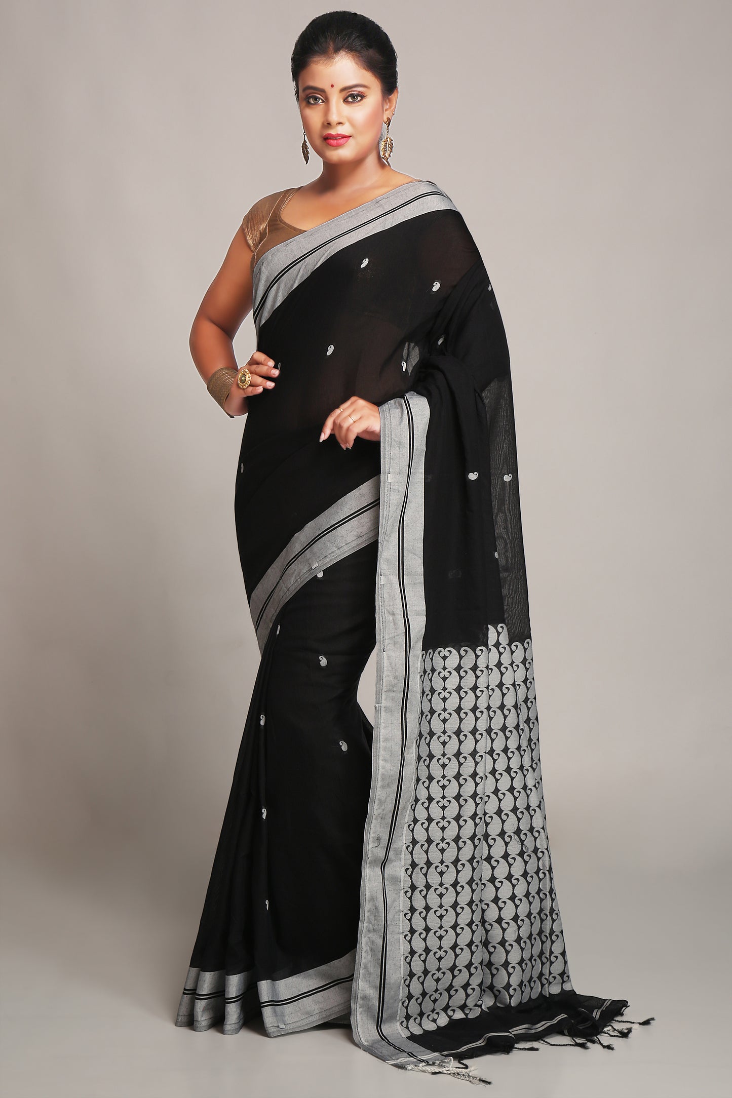 Cotton Silk Aam Brocade Softs Sarees. (Black & White)