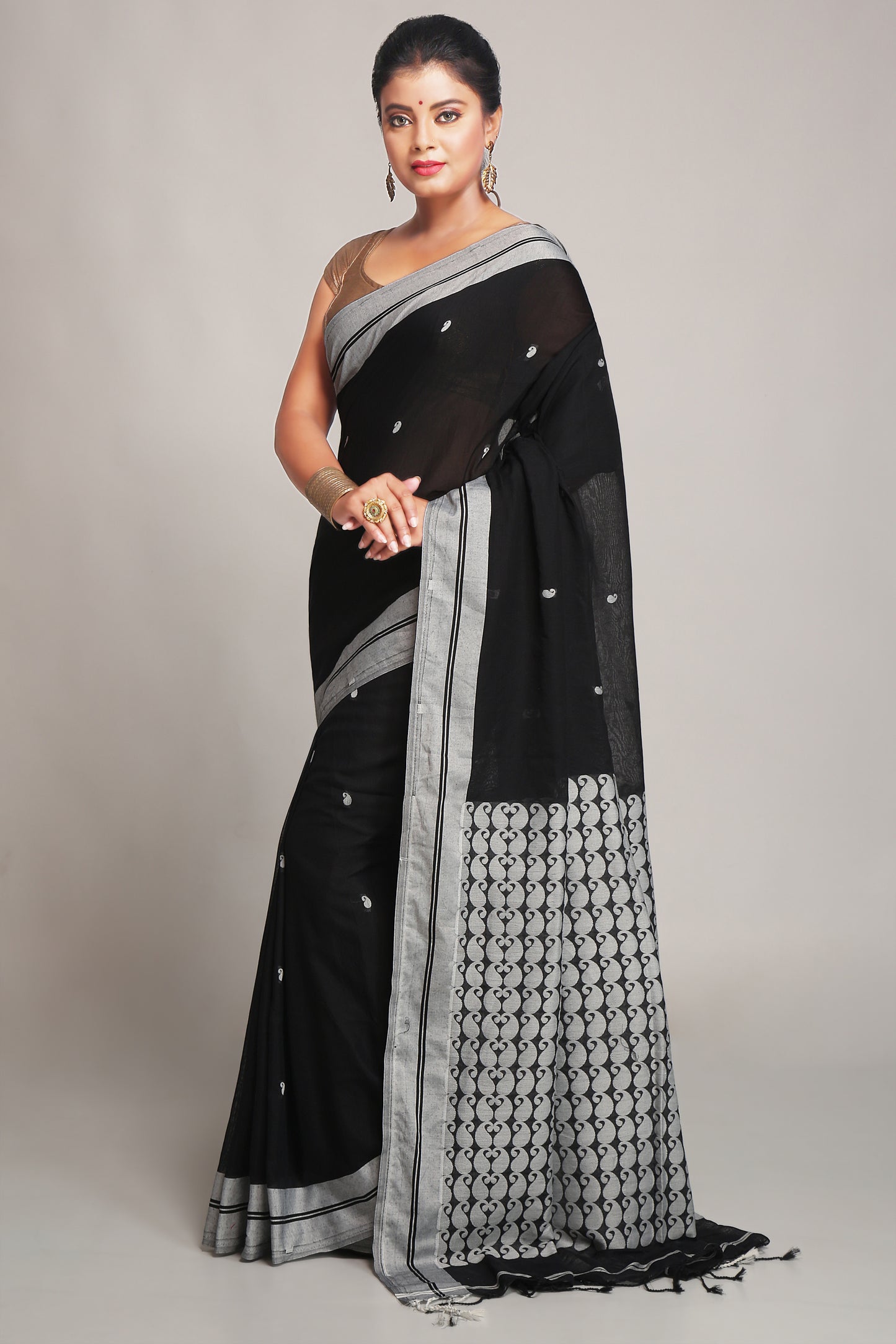 Cotton Silk Aam Brocade Softs Sarees. (Black & White)