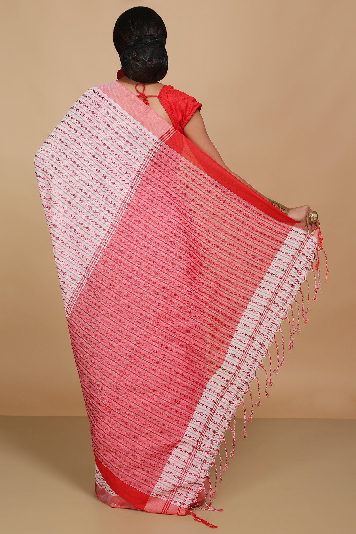 All over fish motive cotton saree (White Red)