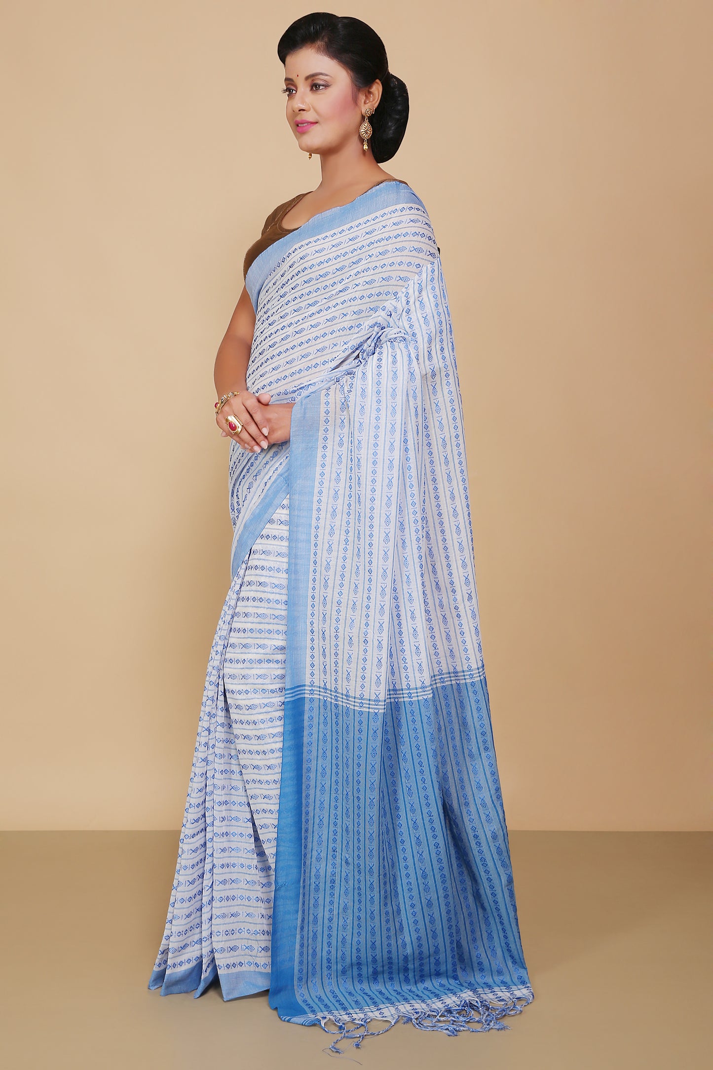 All over fish motive cotton saree (White Sky)