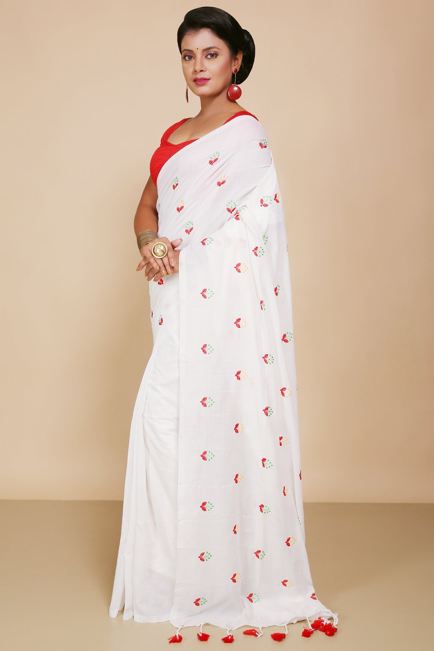 Lamp Embroidery Cotton saree With Blouse Piece (White)