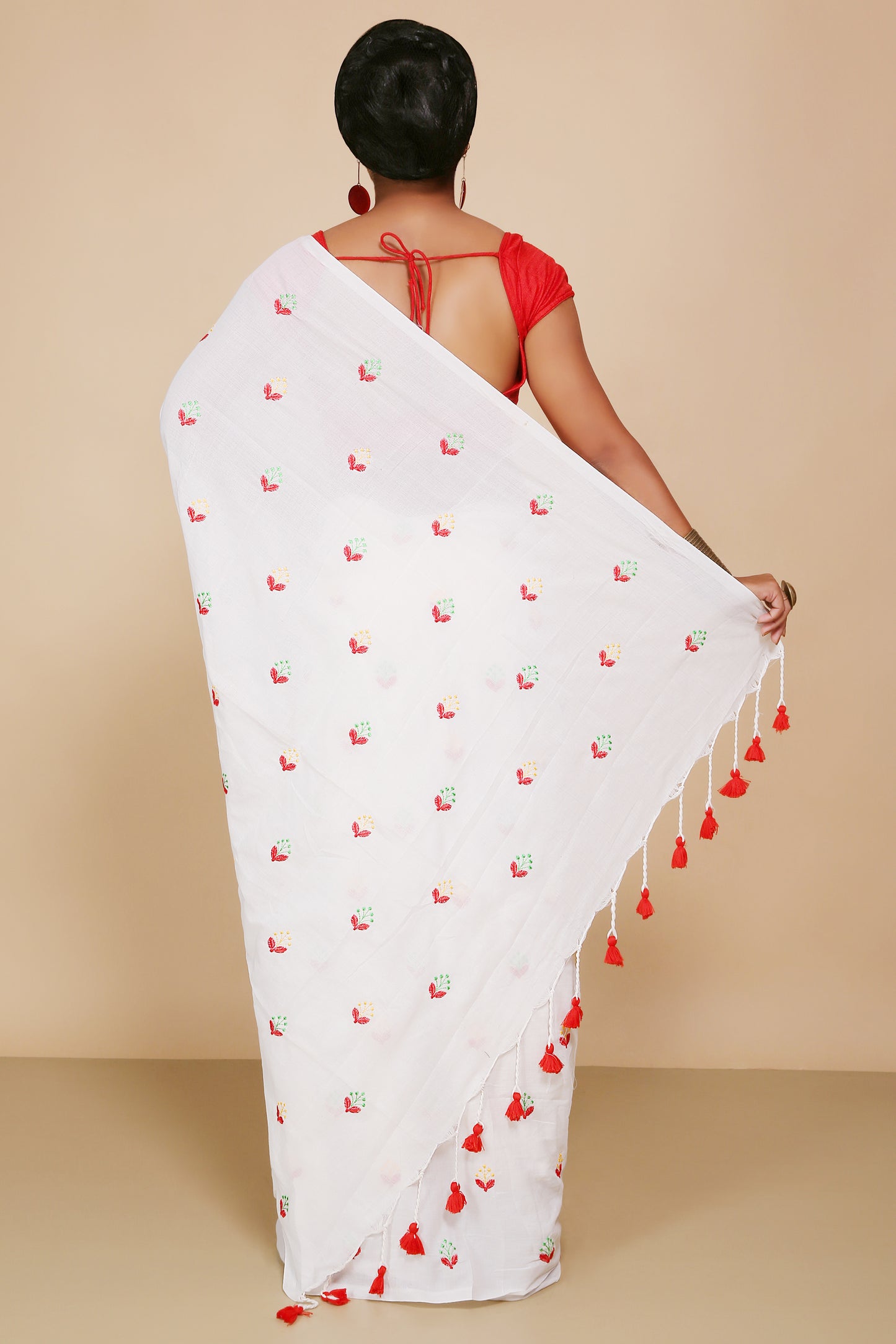 Lamp Embroidery Cotton saree With Blouse Piece (White)