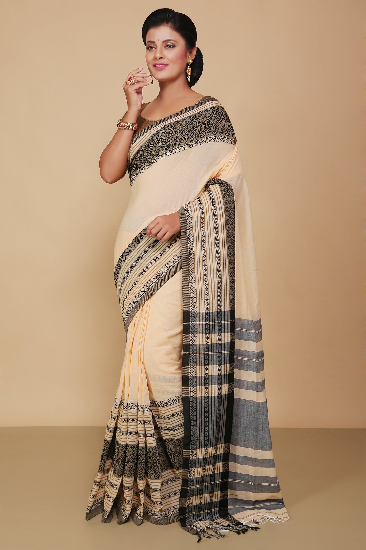 mahapar cotton saree  (Cream)