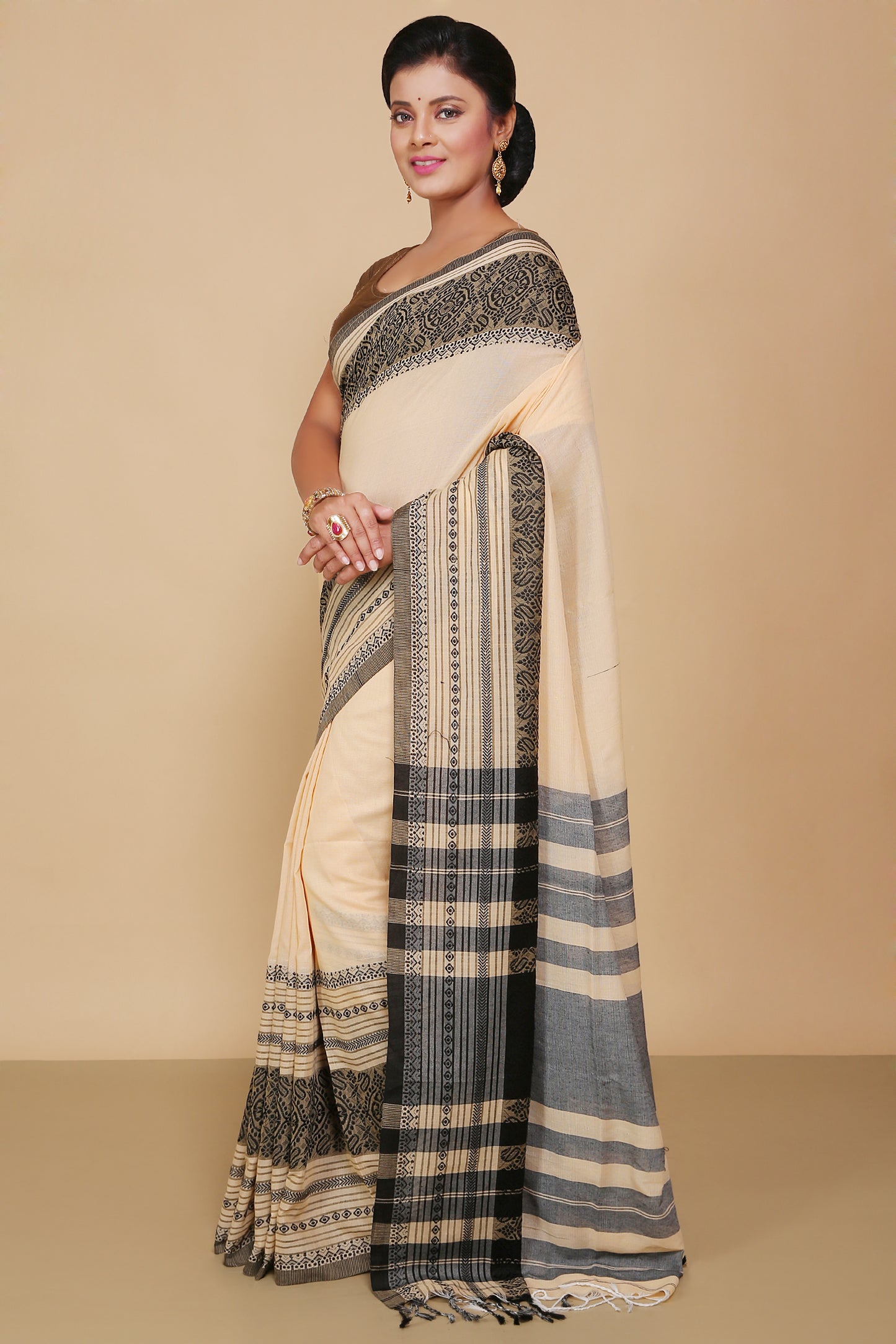 mahapar cotton saree  (Cream)