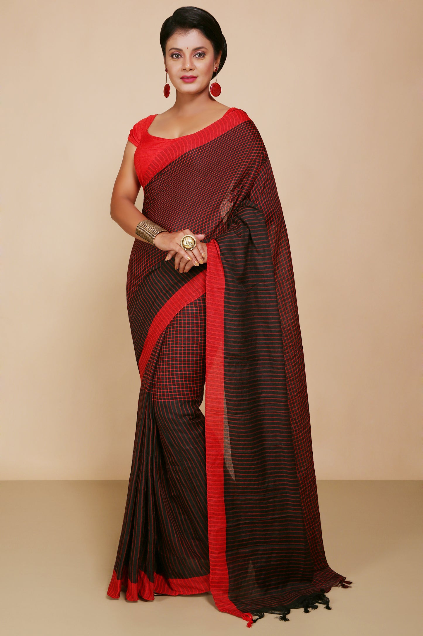 Traditional Cotton Check Saree With Blouse Piece (Black)