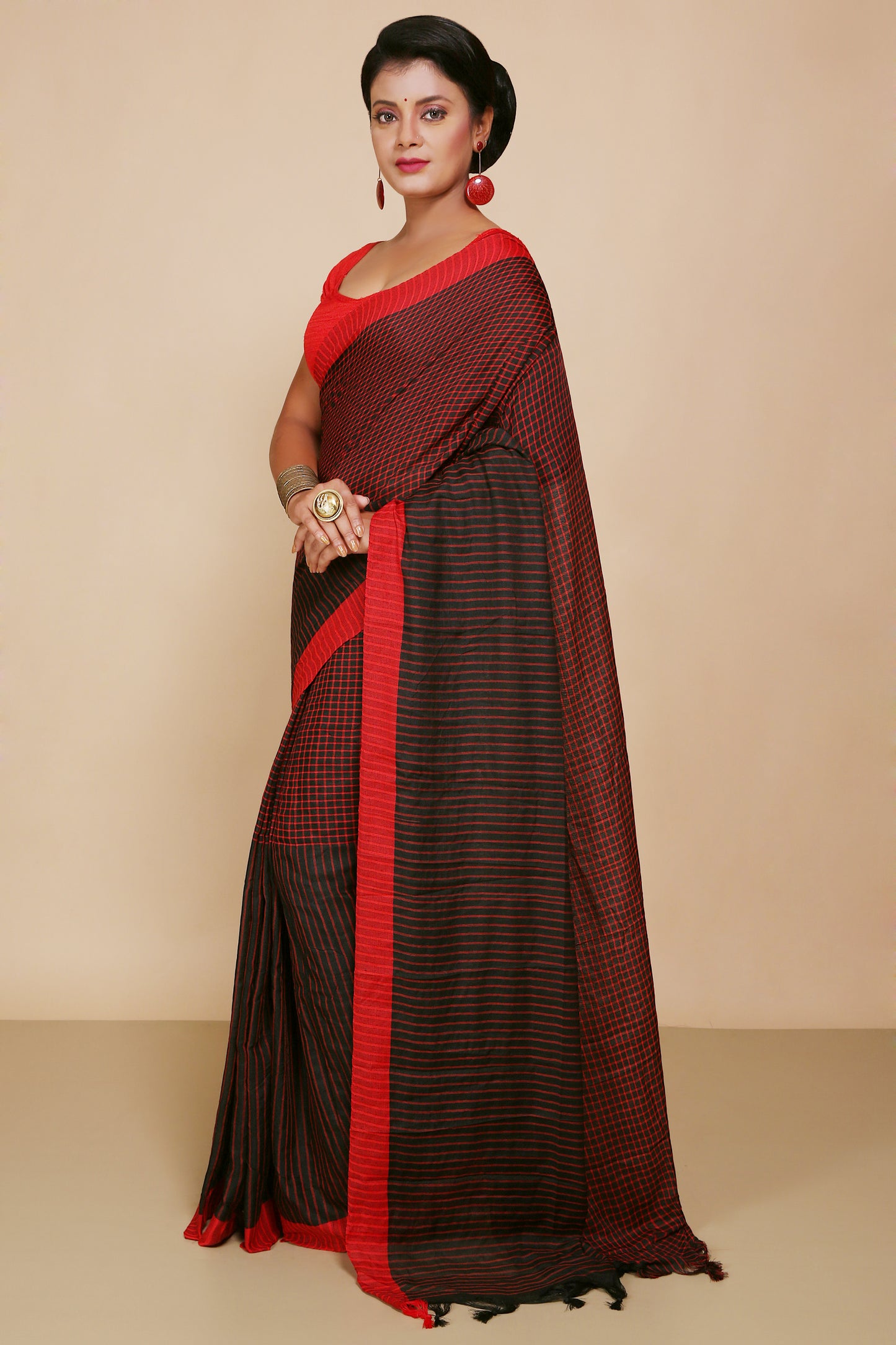 Traditional Cotton Check Saree With Blouse Piece (Black)