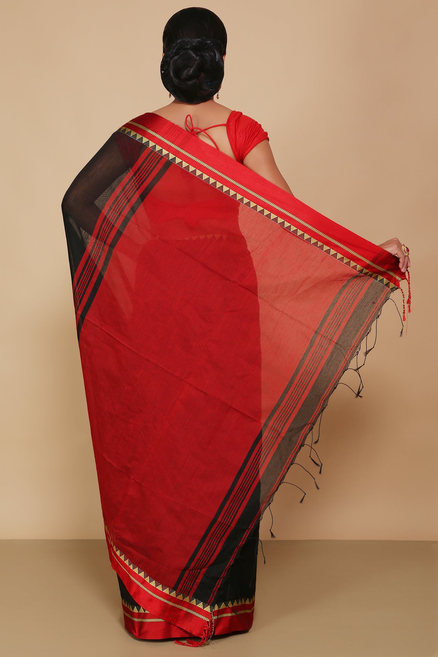 Terchi border handloom saree (Black)