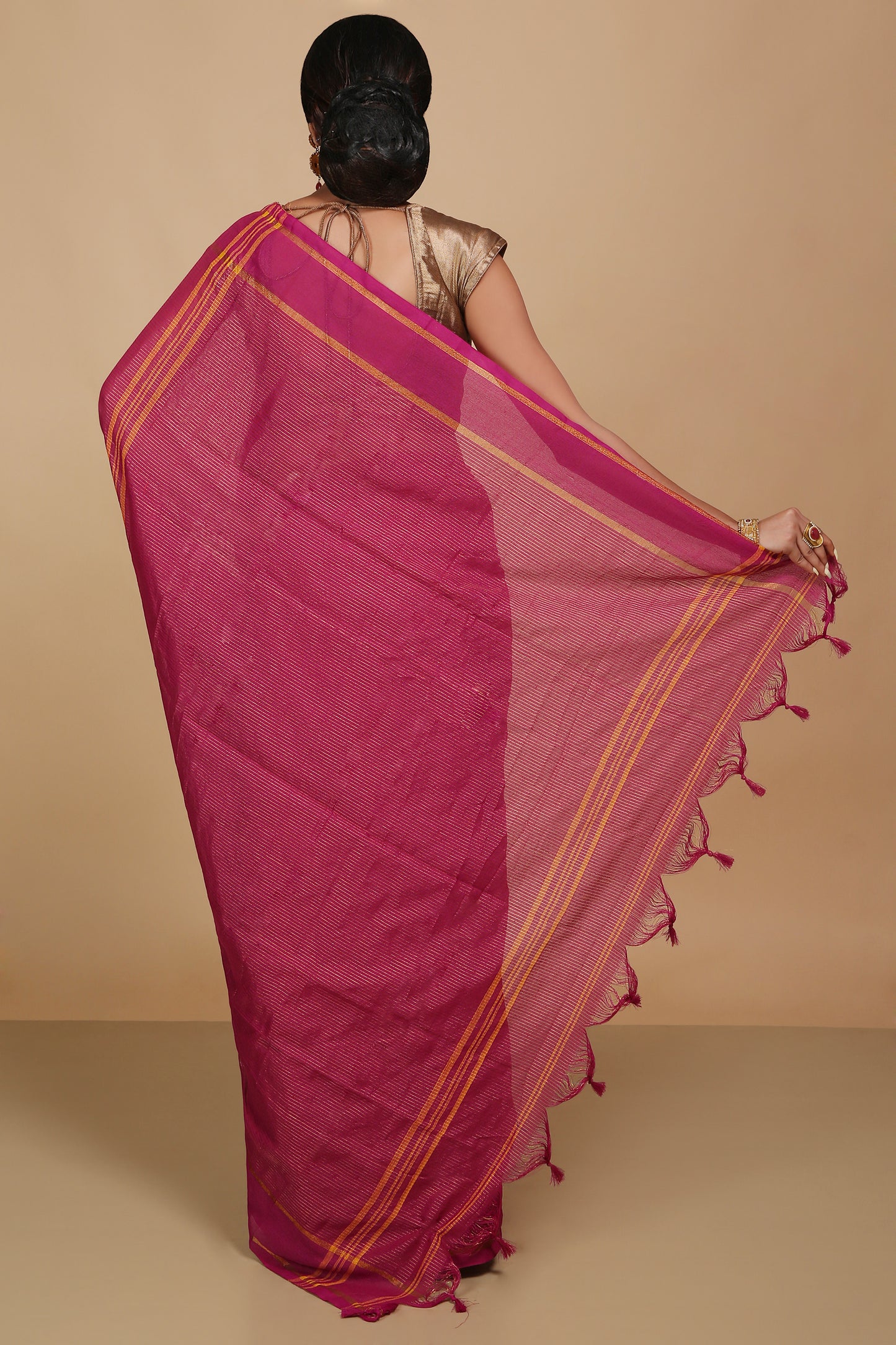 Cotton Jari Check Handloom Saree (Magenda)