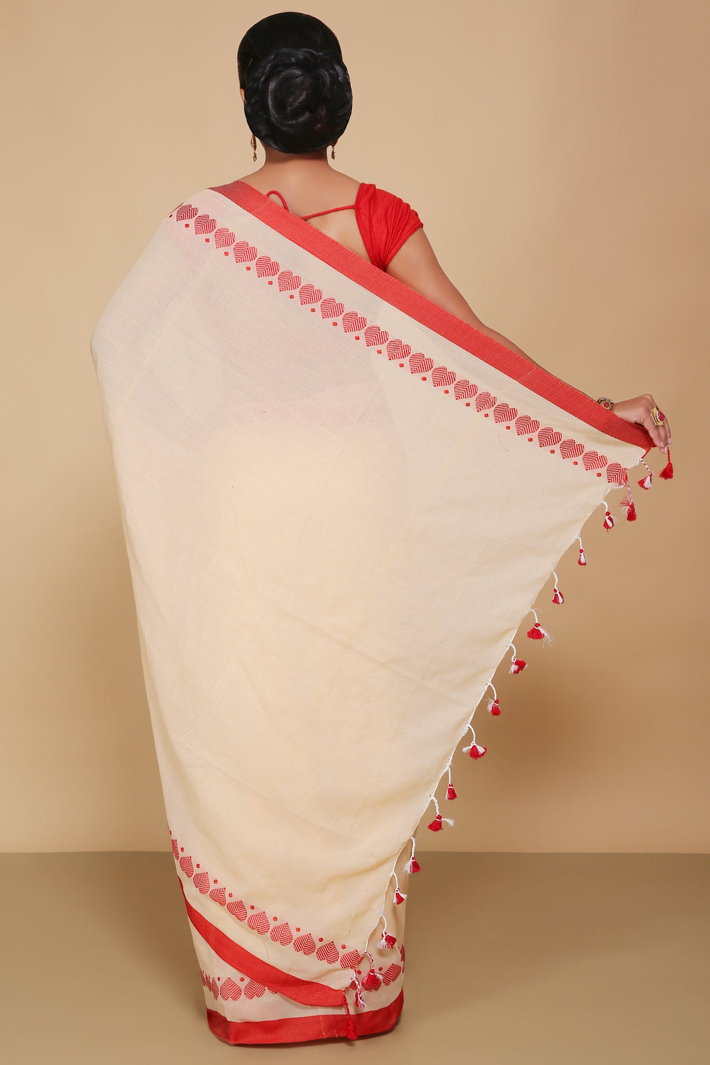 Betel Leaf Boarder Pure Cotton Sarees (Cream)