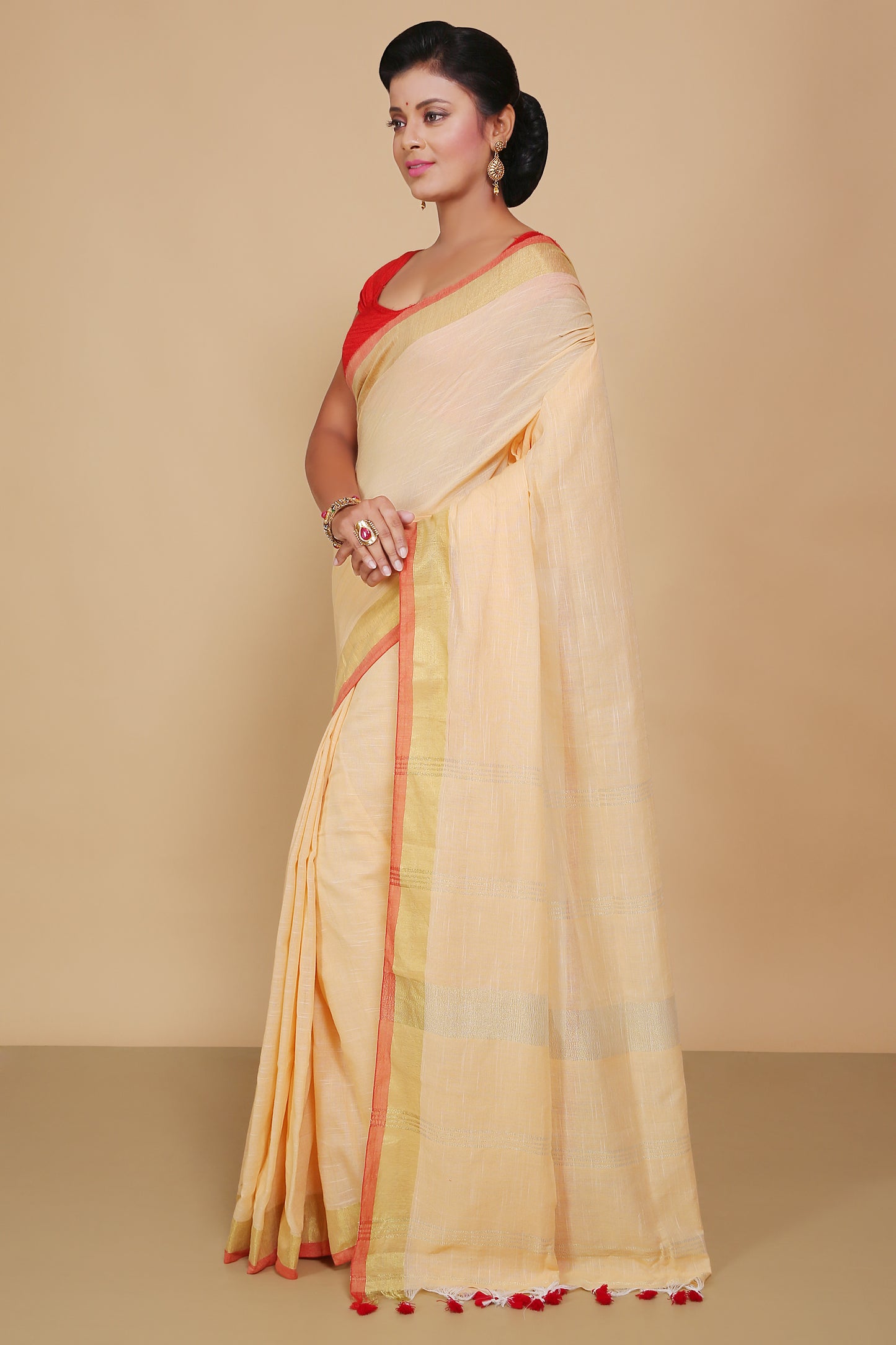 Lilen handloom jari check pallu saree (Cream)