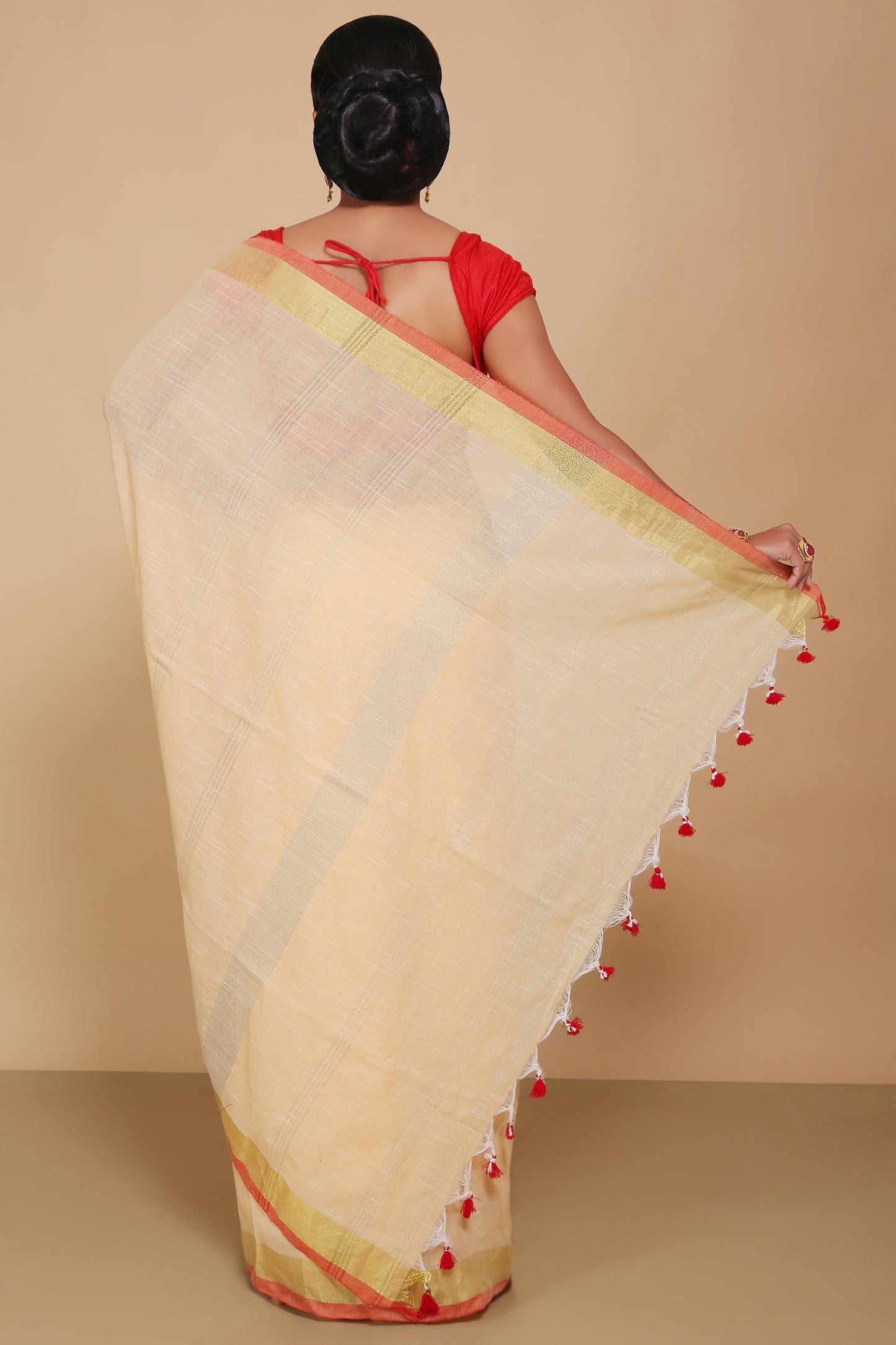 Lilen handloom jari check pallu saree (Cream)