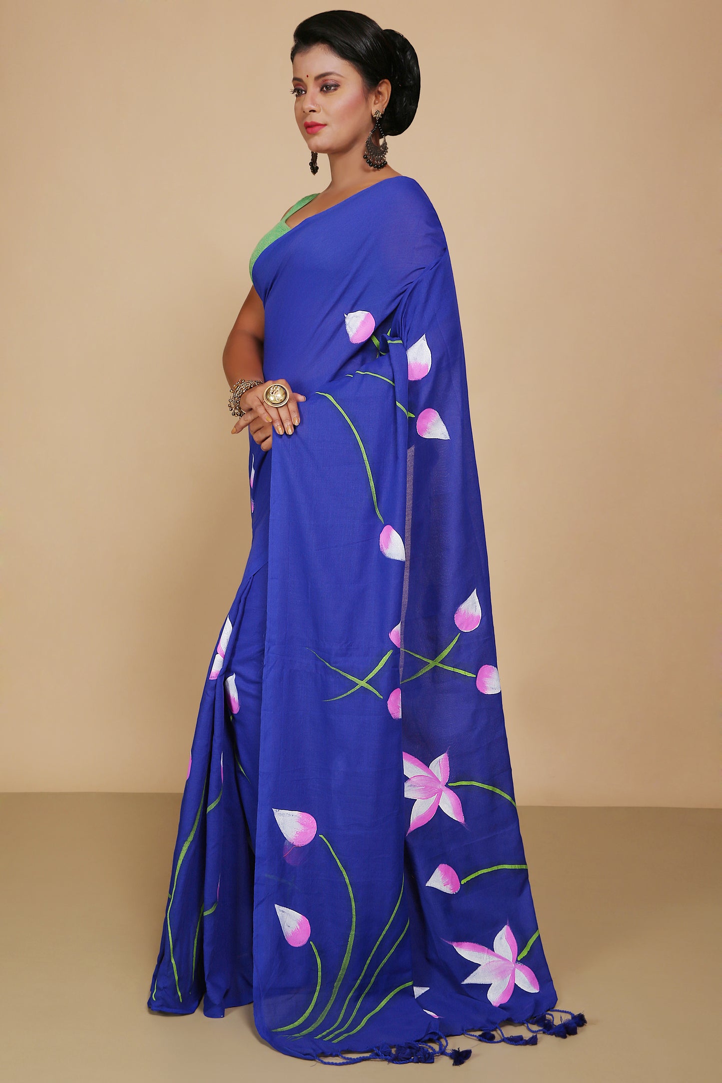 Cotton Lotus Flower Print Saree With Blouse Piece (Blue)