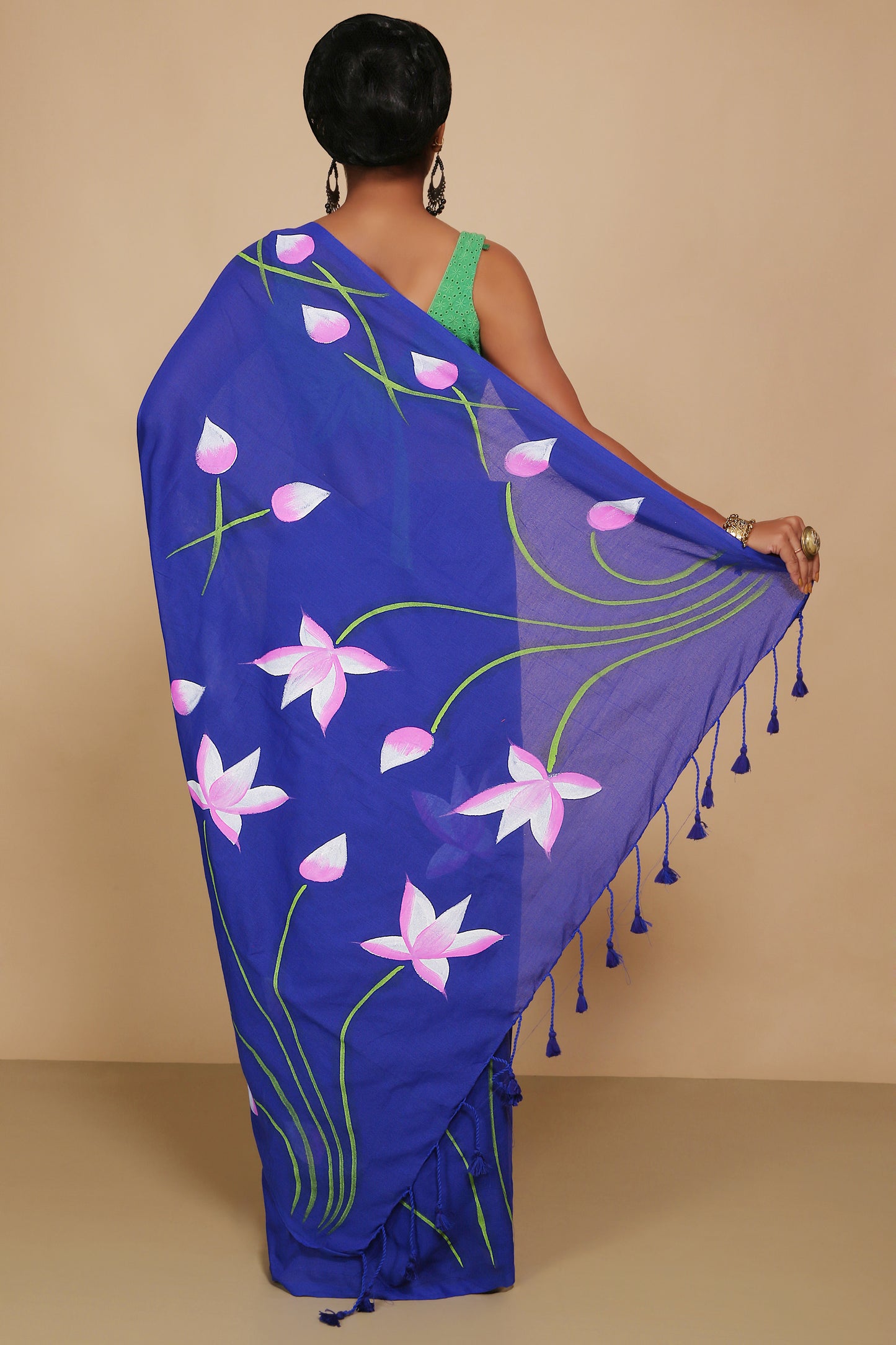 Cotton Lotus Flower Print Saree With Blouse Piece (Blue)