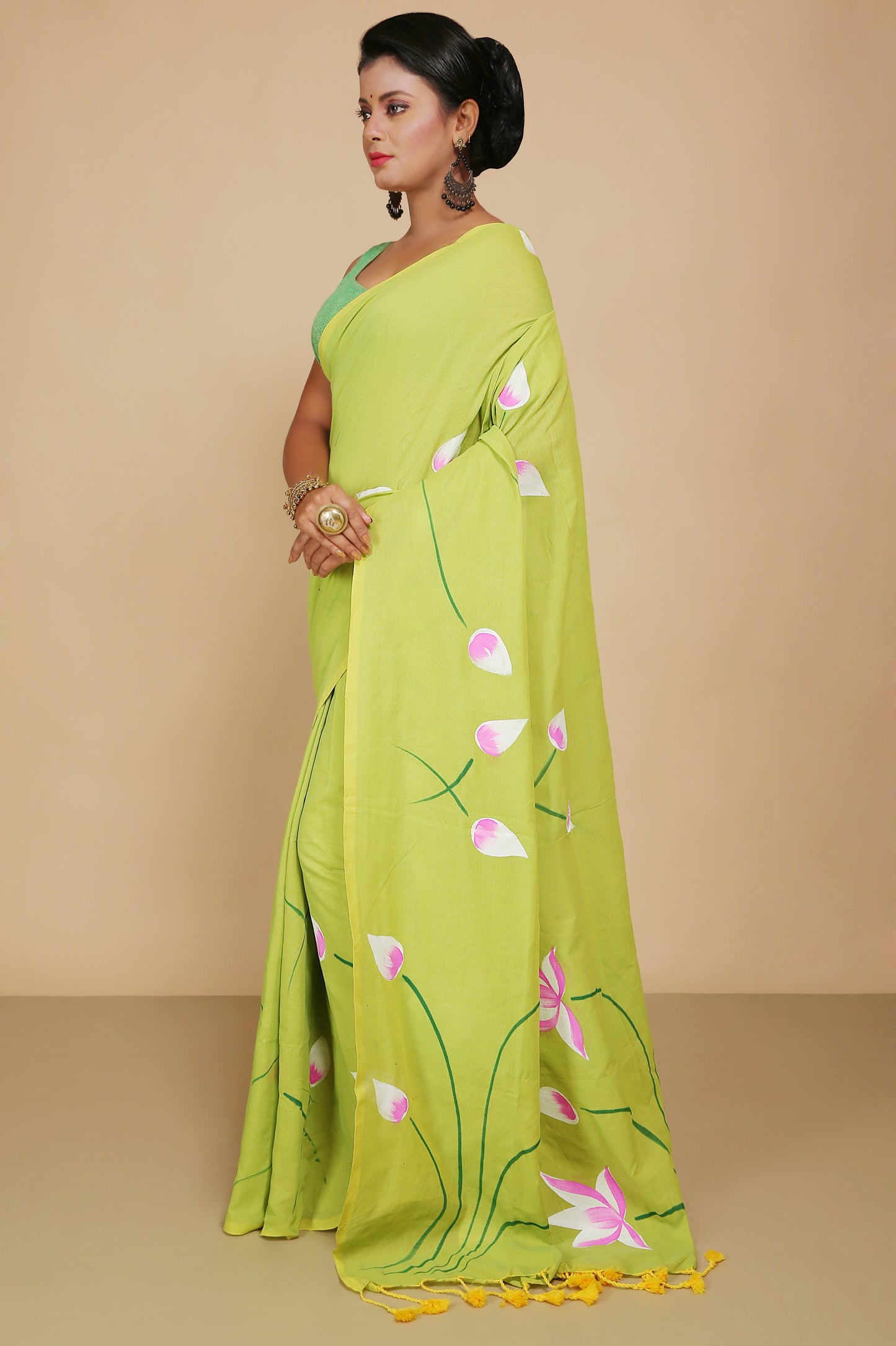 Cotton Lotus Flower Print Saree With Blouse Piece (Green)