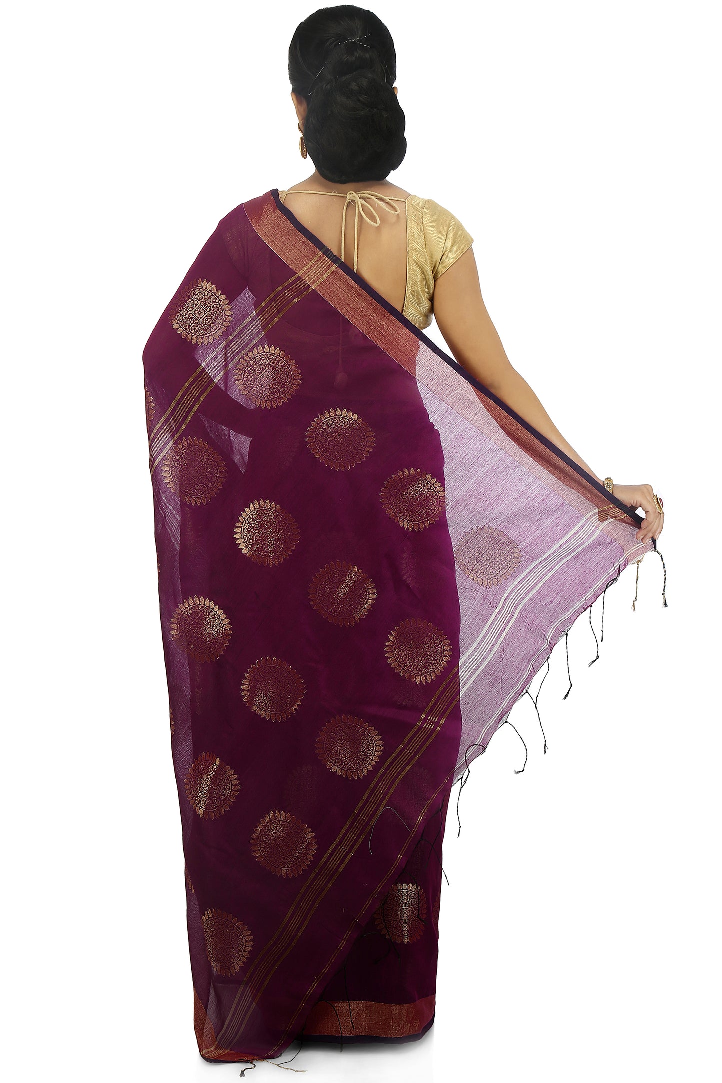 women’s handloom art silk saree with zari thread work Magenda