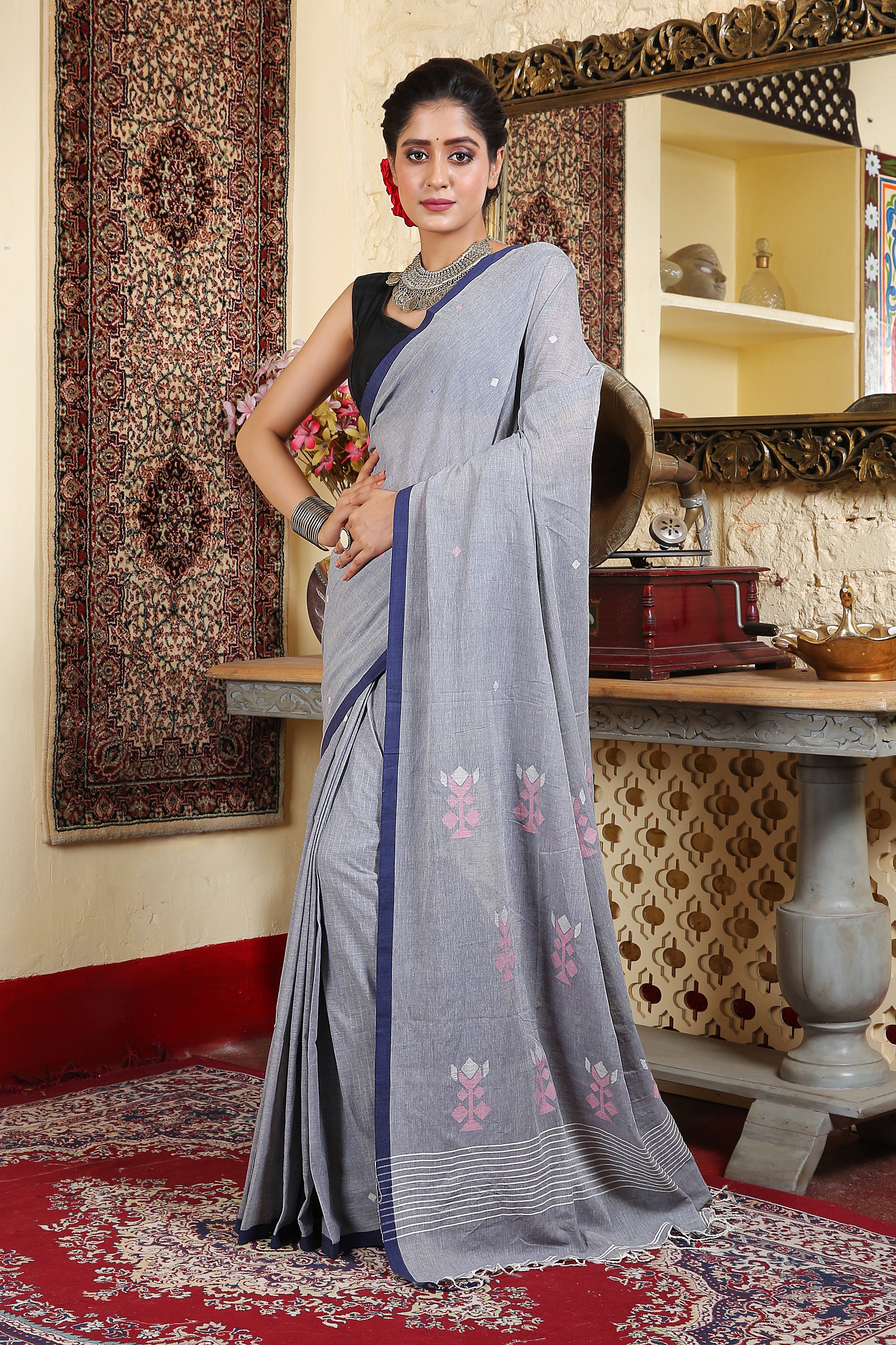 Elegant premium cotton jamdani weave saree (Grey)